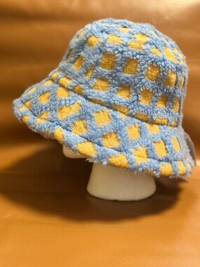 NWT - Lulla Collection Checkered Sherpa Bucket Hat